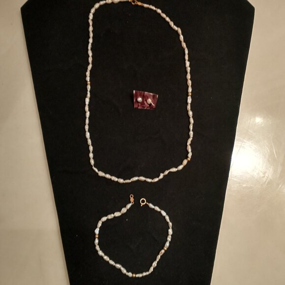 MATCHING 3 PIECE FRESHWATER PEARLS WITH GOLD ACCENT, BRACLET, NECKLACE EARRINGS - Picture 16 of 16